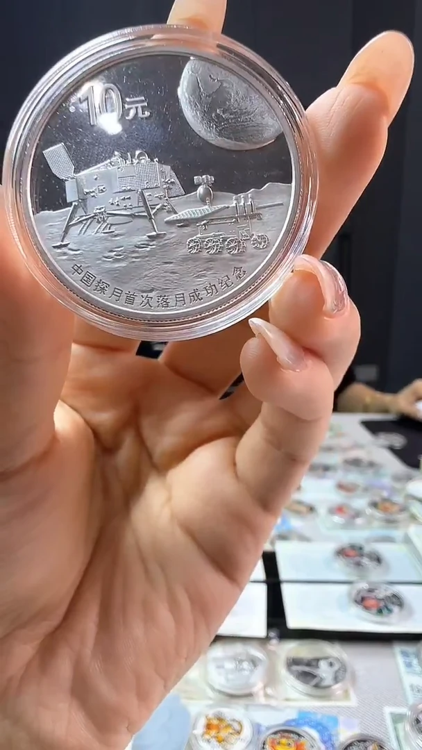 纯银2014年首次落月成功30克银币