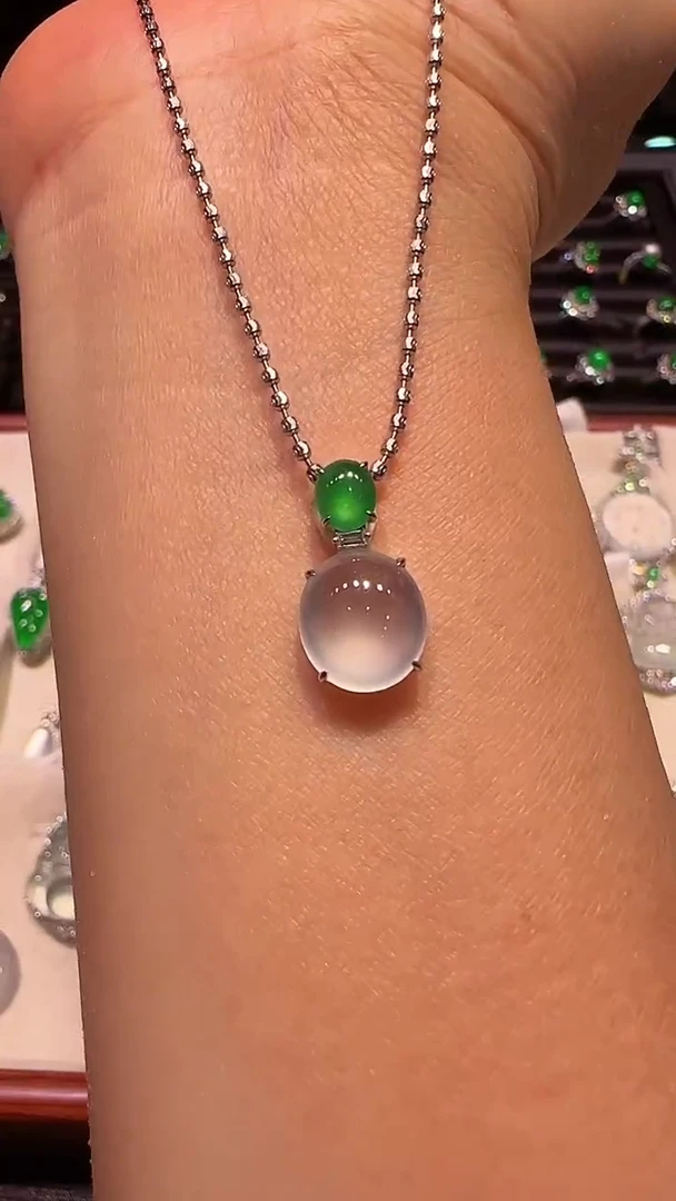 【闪购商品】翡翠颈饰18K金镶嵌吊坠