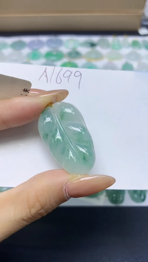 颈饰18K金镶嵌翡翠天然缅甸A货翡翠百元以上9元证书费自理