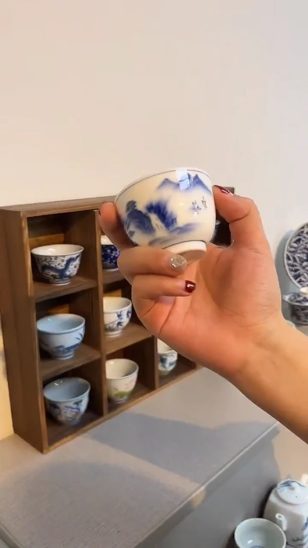 景德镇高温瓷山水小客杯