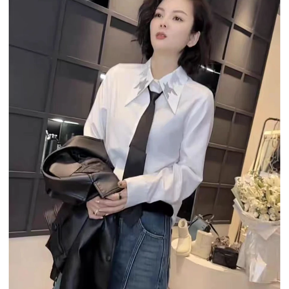 早春款衬衫设计感时尚百搭长袖显瘦上衣款女重工气质翻领烫钻衬衫