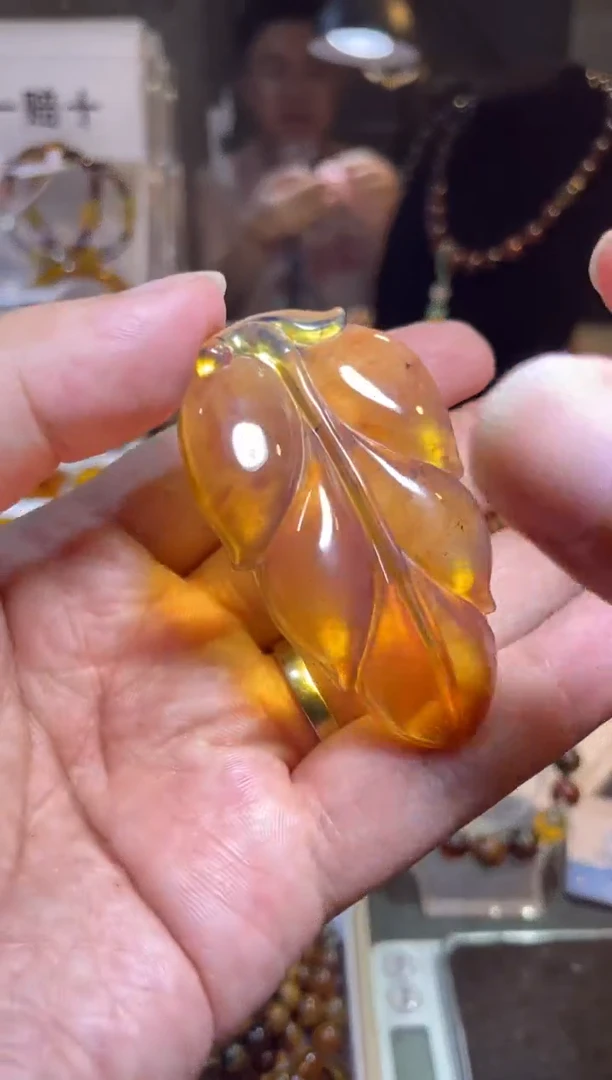 裸石琥珀未镶嵌金棕珀 叶子