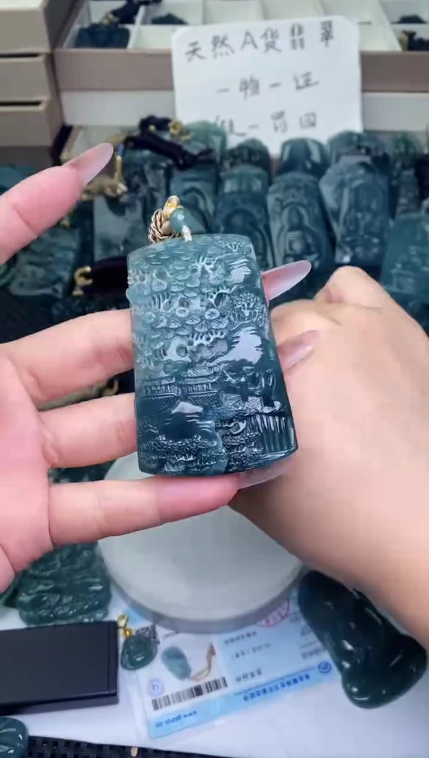 颈饰未镶嵌翡翠