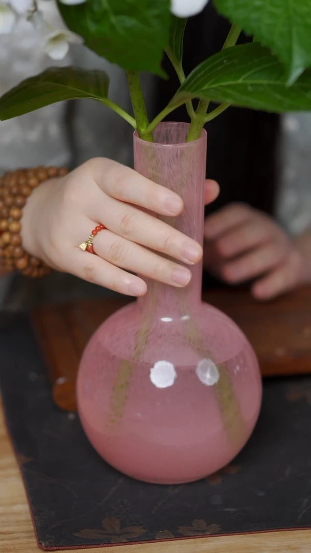 粉色 花瓶