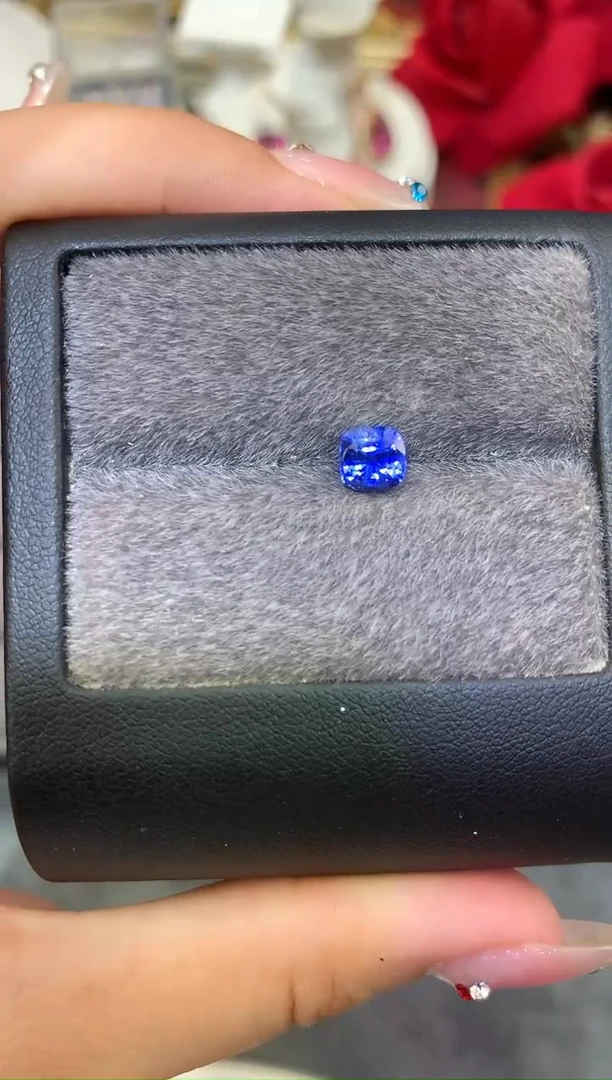 未镶嵌裸石定制蓝宝石枕型 蓝宝石 1.53ct