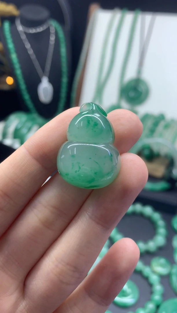 吊坠(不含链)未镶嵌石英质玉（非洲翠）葫芦