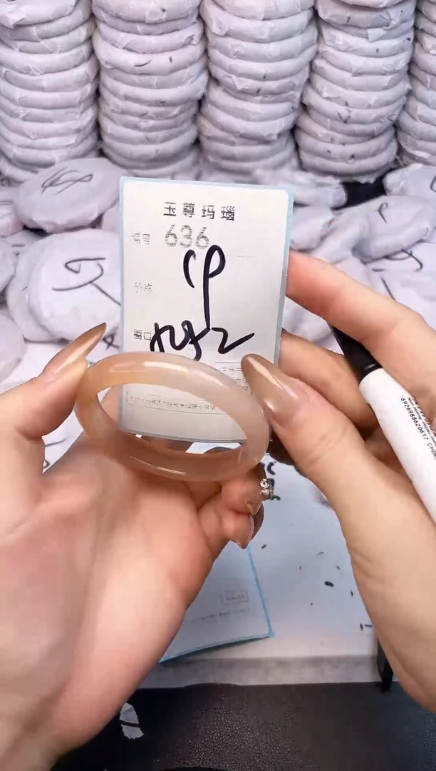 手镯玛瑙/玉髓未镶嵌636