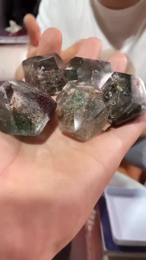 未镶嵌水晶大型摆件（非配饰）绿幽灵随形