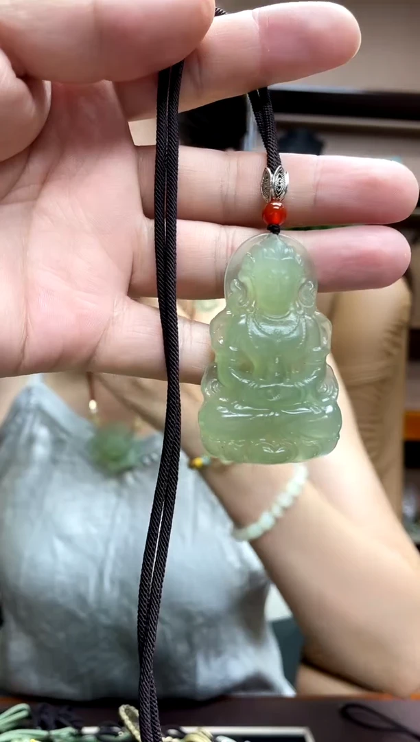岫玉未镶嵌吊坠多样性发货发其中之一