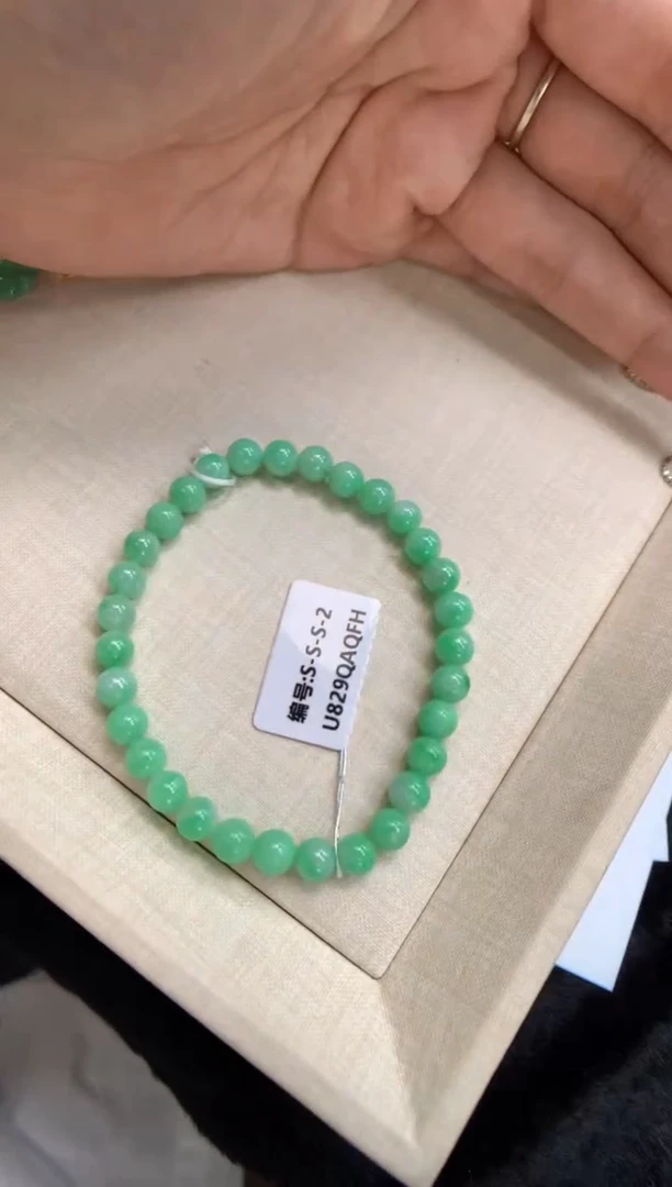 翡翠未镶嵌颈饰手串