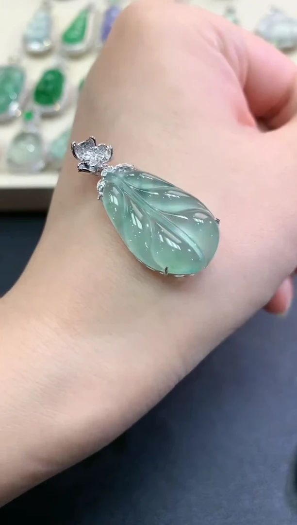 【闪购商品】翡翠颈饰18K金镶嵌C36