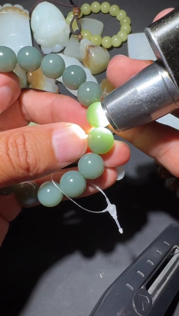 未镶嵌和田玉（糖玉）挂件和田玉