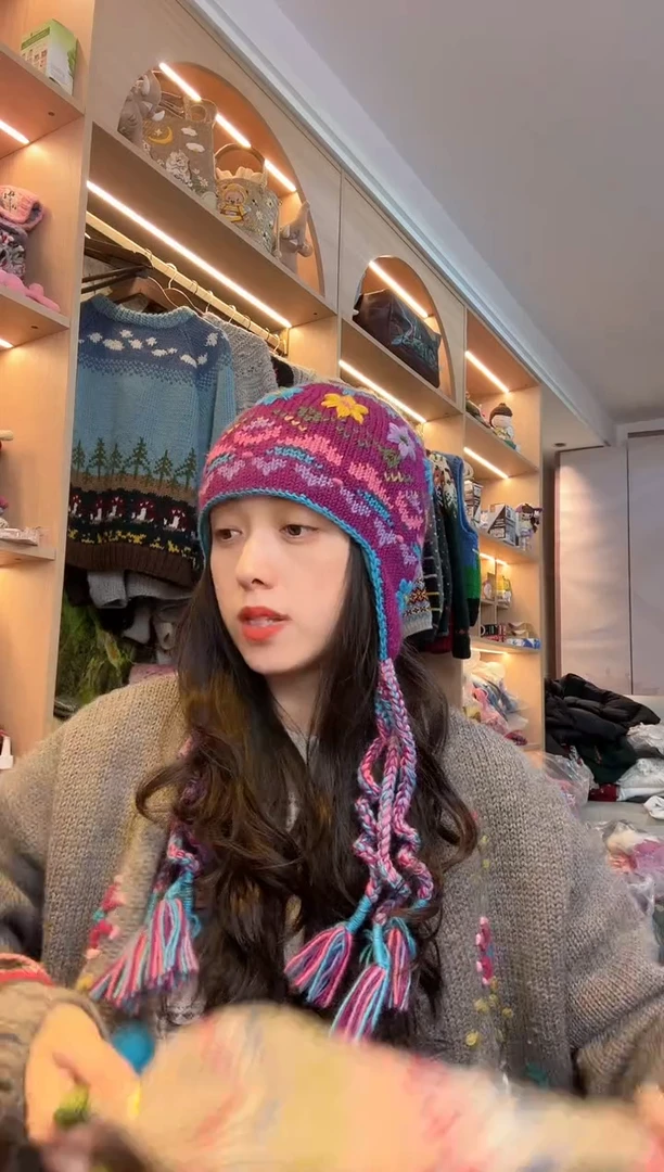 纯棉玫紫色刺绣护耳帽