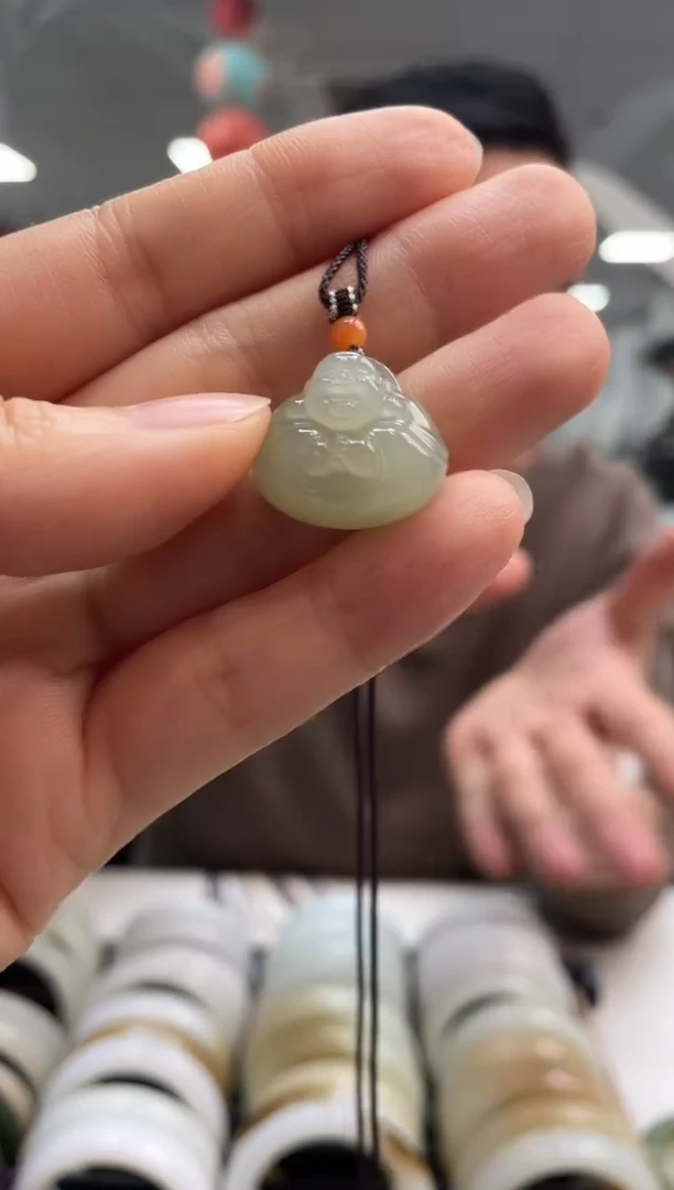 颈饰未镶嵌和田玉湖水冻抱抱佛吊坠随机发一件