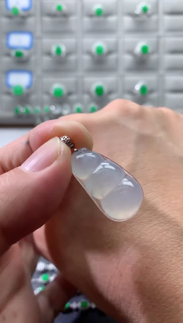 颈饰18K金镶嵌翡翠18K翡翠