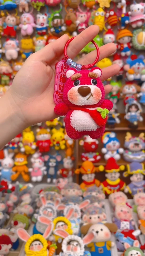 纯手工制作毛线钩织成品草莓熊