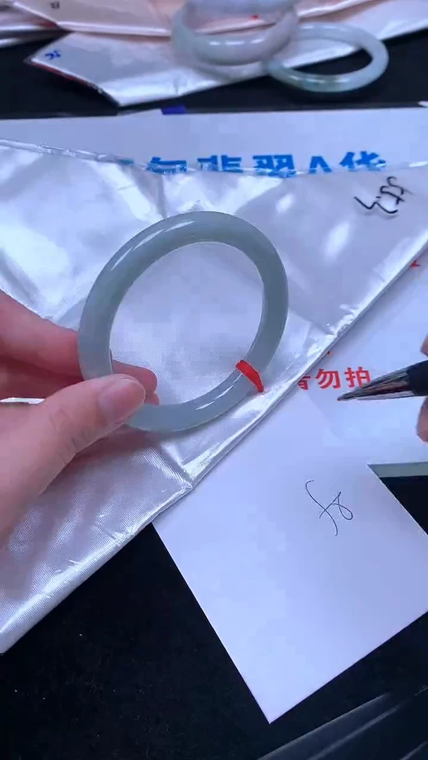 未镶嵌手镯翡翠.