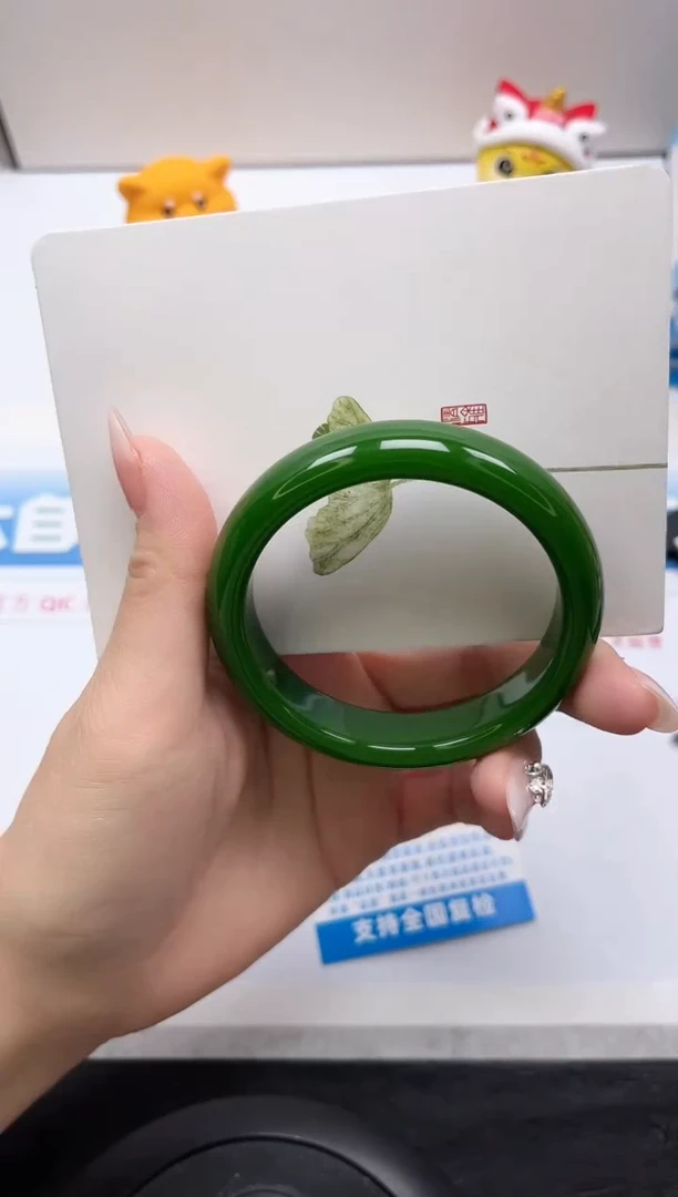 【闪购商品】石英质玉手镯未镶嵌81-57.7