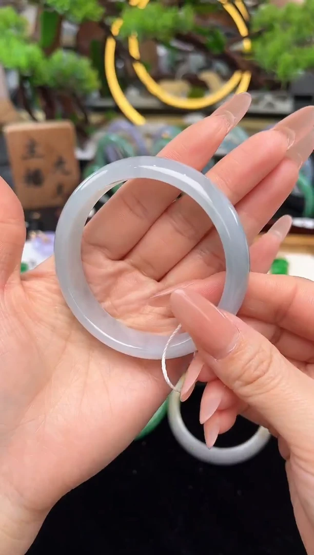 未镶嵌手镯翡翠手镯