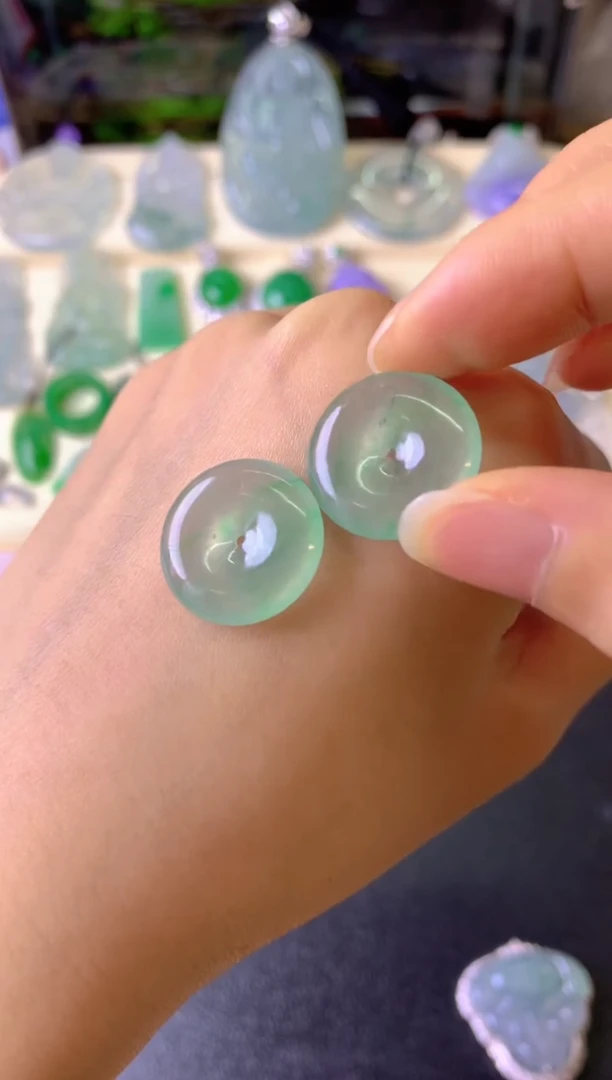 未镶嵌定制翡翠山**台裸玉（客户意向镶嵌）