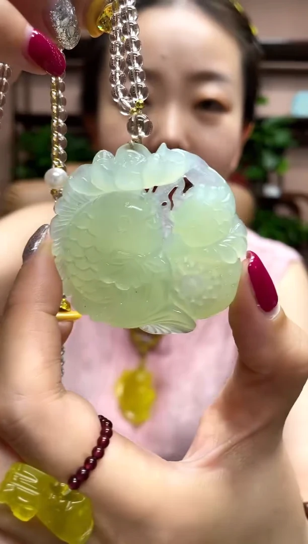 岫玉未镶嵌吊坠·