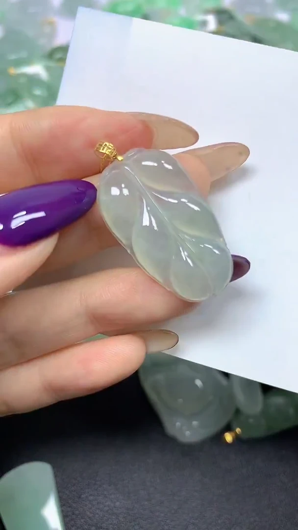 颈饰18K金镶嵌翡翠