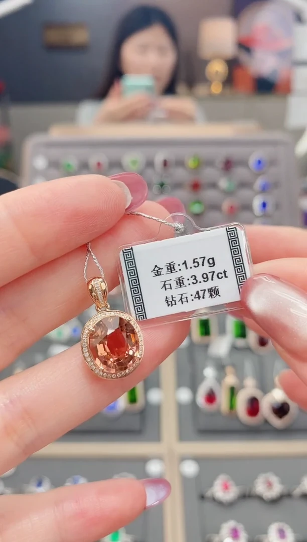 18K金镶嵌颈饰碧玺3.97