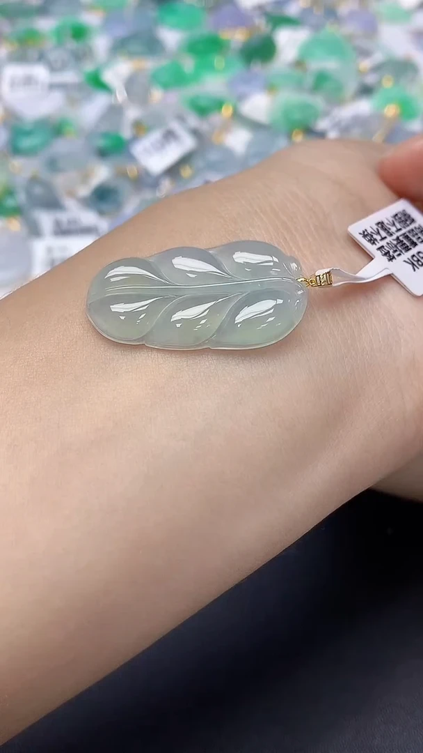 翡翠18K金镶嵌颈饰天然缅甸a货翡翠