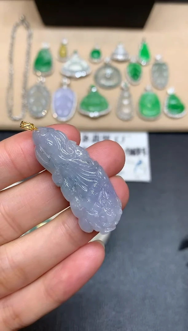 颈饰18K金镶嵌翡翠白菜招百财【无服务费
