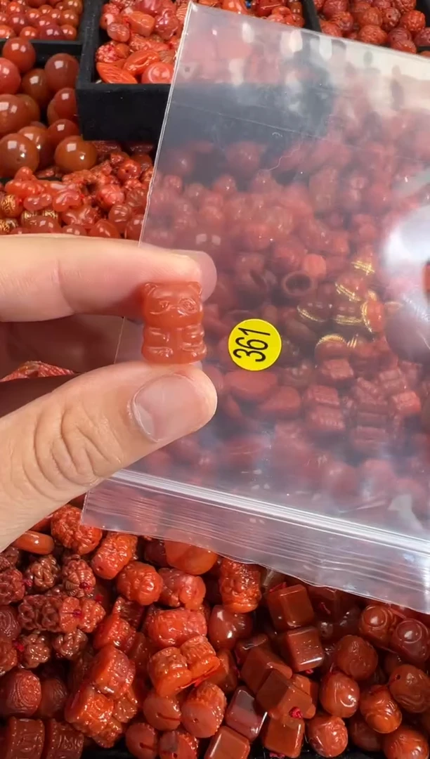 南红玛瑙未镶嵌颈饰1