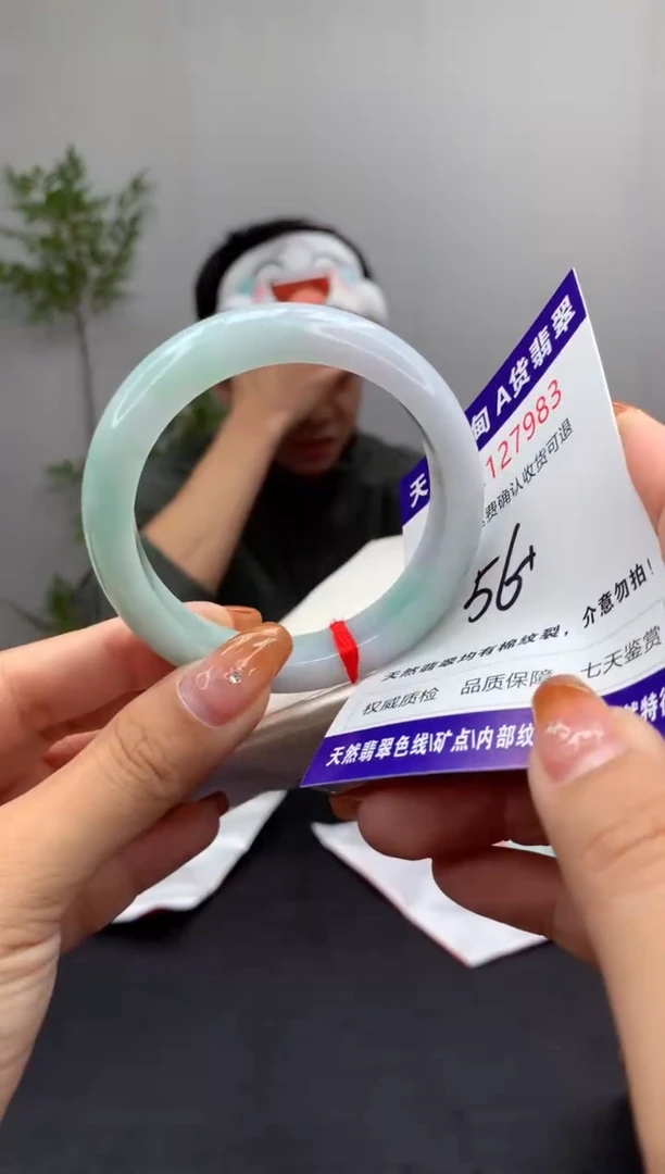 未镶嵌手镯翡翠有纹，完美者勿拍