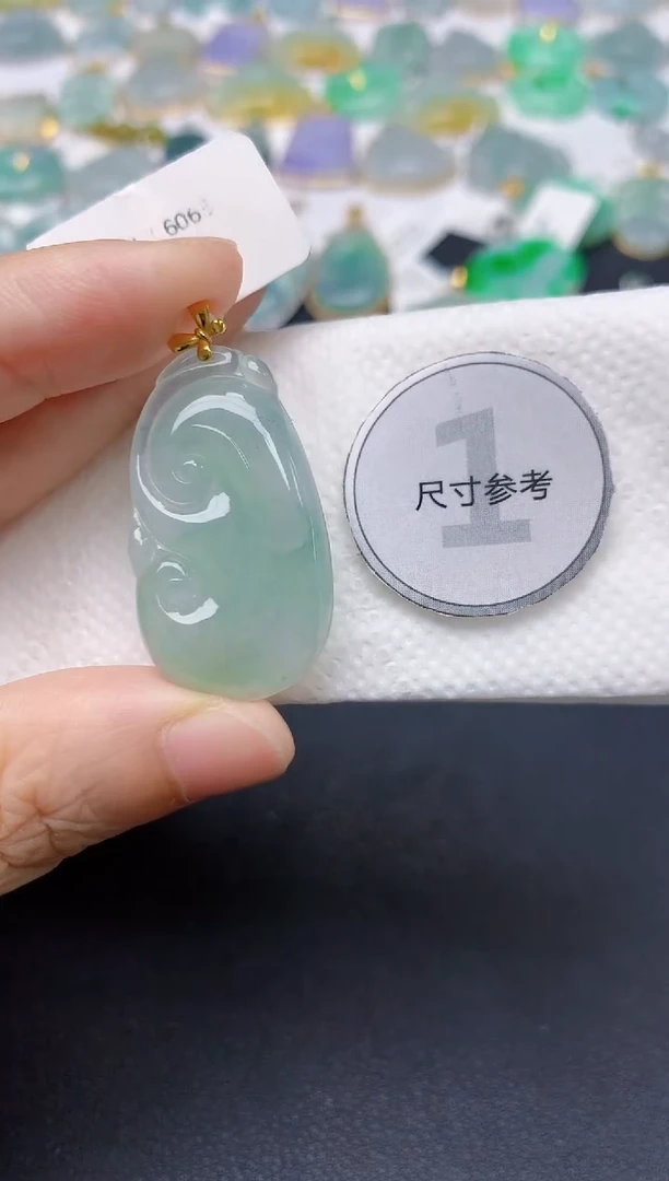 翡翠18K金镶嵌颈饰天然缅甸A货翡翠