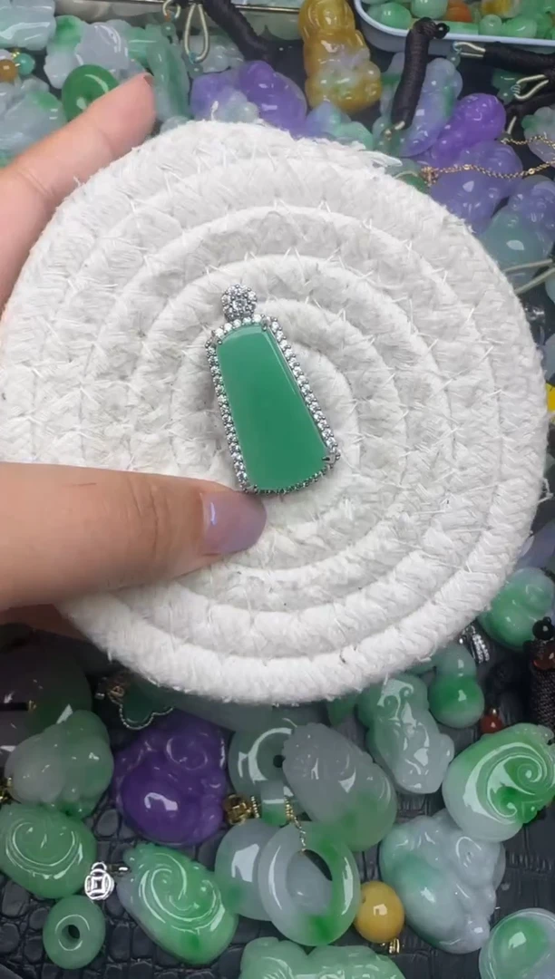 颈饰未镶嵌翡翠缅甸翡翠吊坠