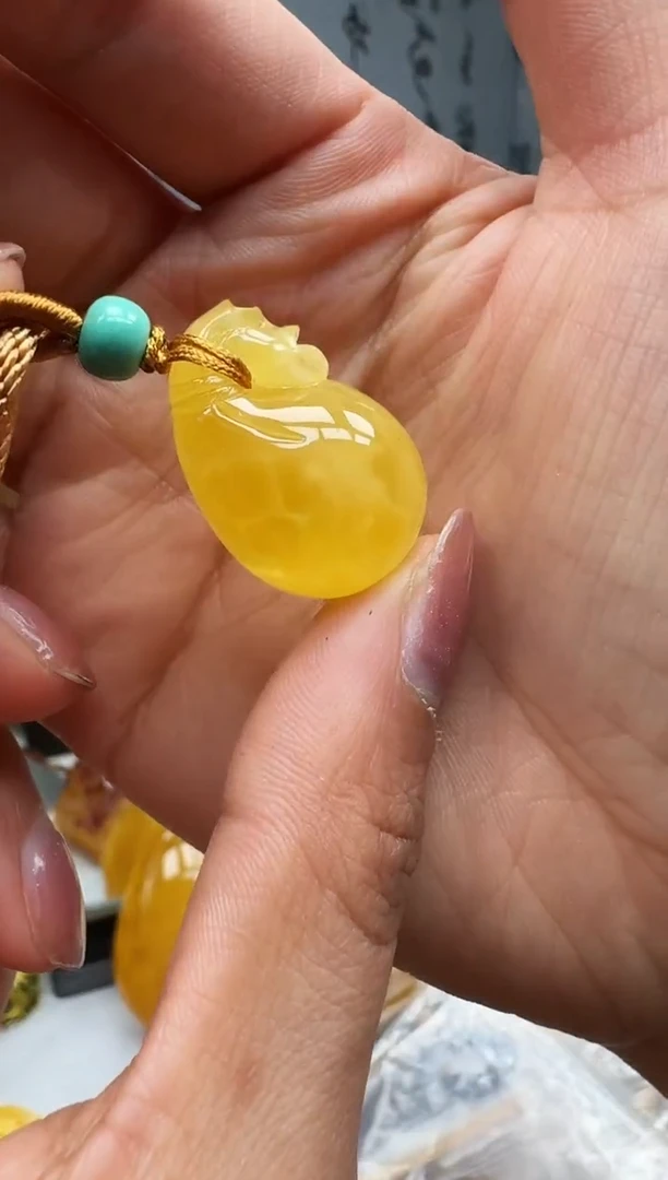 【闪购商品】琥珀裸石未镶嵌挂坠