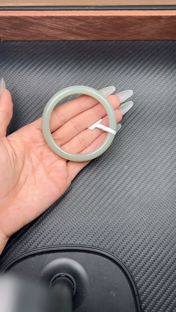 未镶嵌手镯和田玉且末微色差近矿56手镯