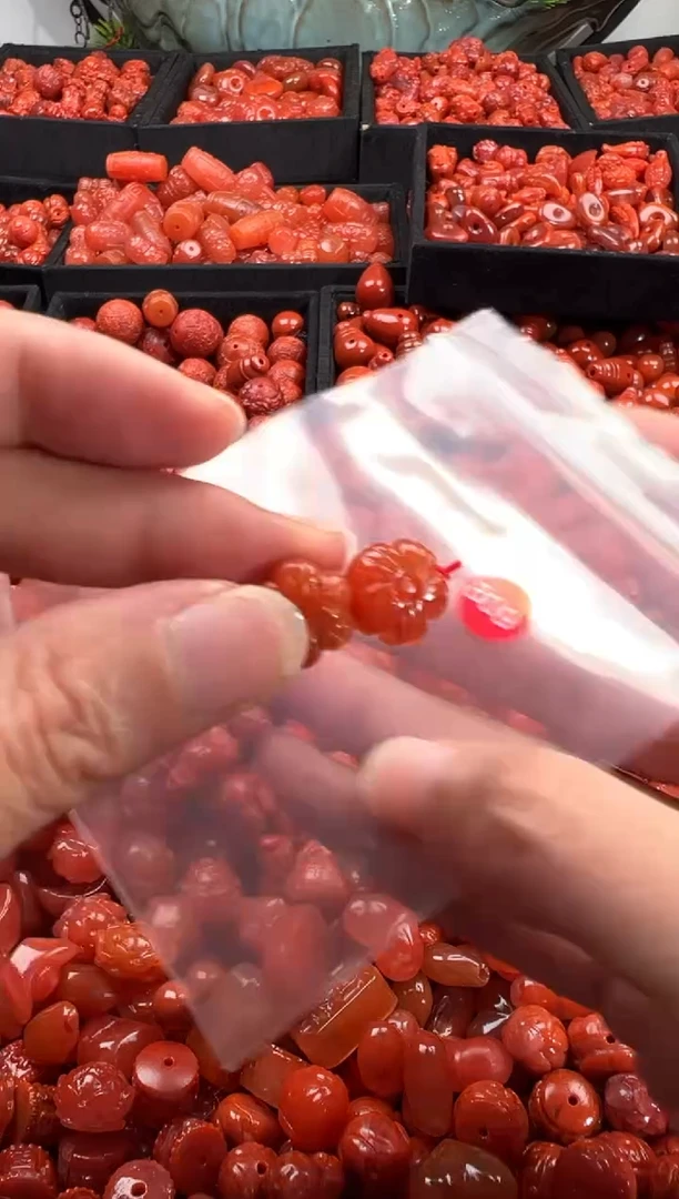 颈饰未镶嵌南红玛瑙1