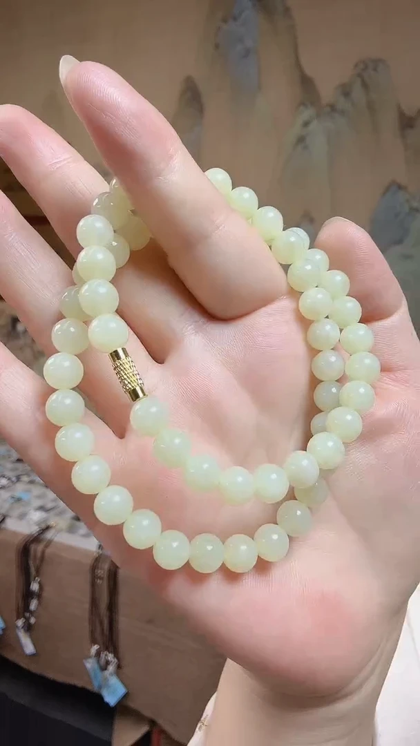 和田玉未镶嵌颈饰.