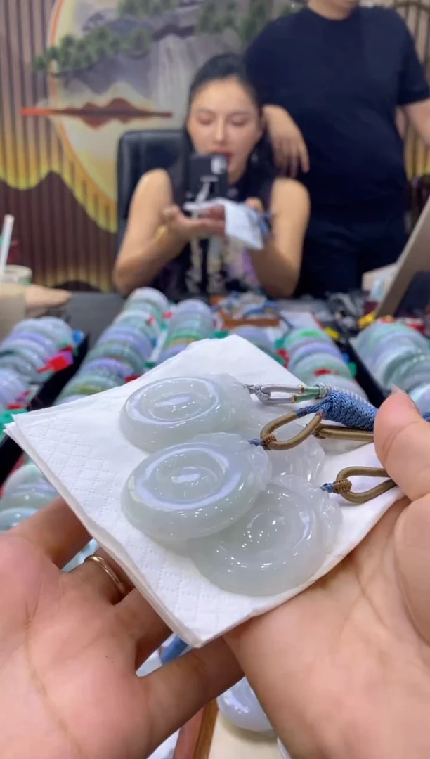 翡翠未镶嵌颈饰多样性仅发其一5647