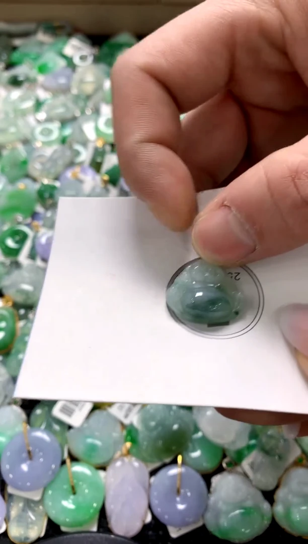 颈饰18K金镶嵌翡翠1111111111111111