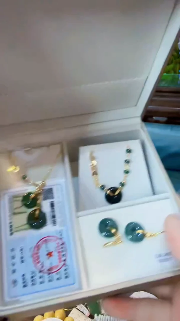 翡翠未镶嵌吊坠(不含链)31