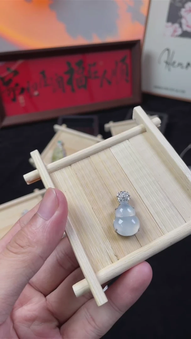 翡翠银S925镶嵌吊坠(不含链)白冰葫芦锁骨链吊坠