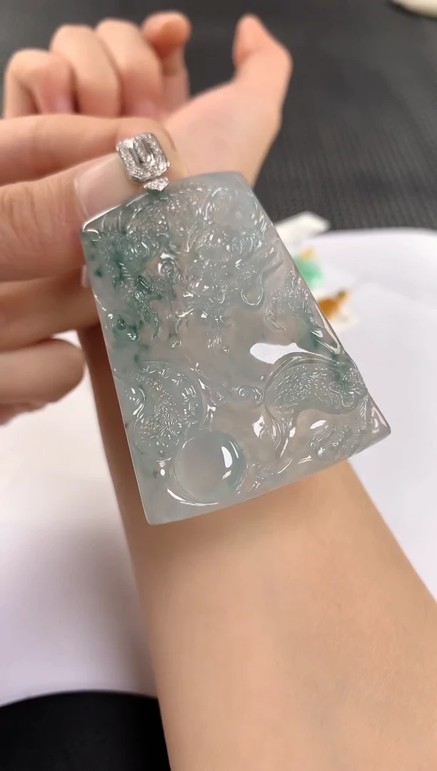 颈饰18K金镶嵌翡翠116