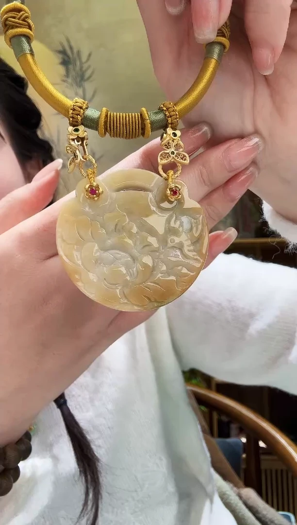 颈饰未镶嵌翡翠吊坠