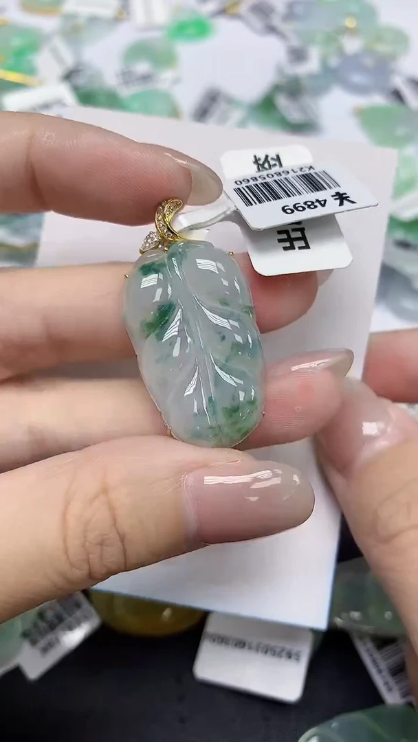 翡翠18K金镶嵌颈饰天然缅甸翡翠A货