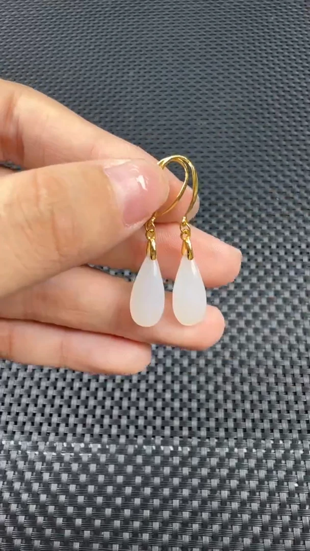 颈饰未镶嵌和田玉耳饰一对