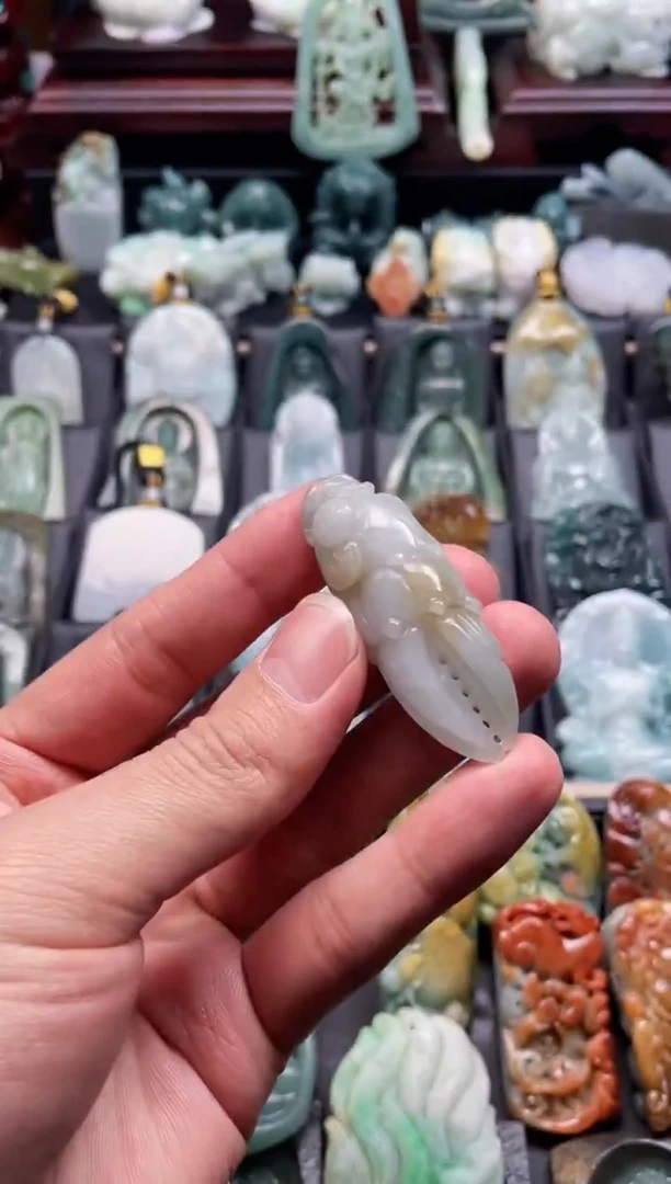 颈饰未镶嵌翡翠2  天然翡翠a货