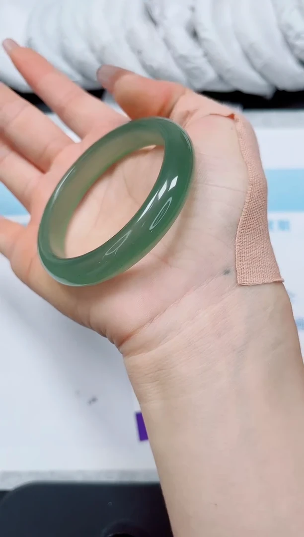 石英质玉手镯未镶嵌150/51.6