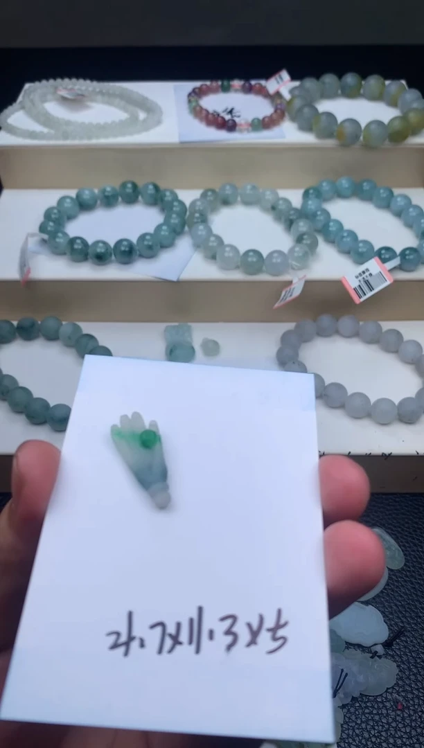 未镶嵌定制翡翠ᝰ****?翡翠