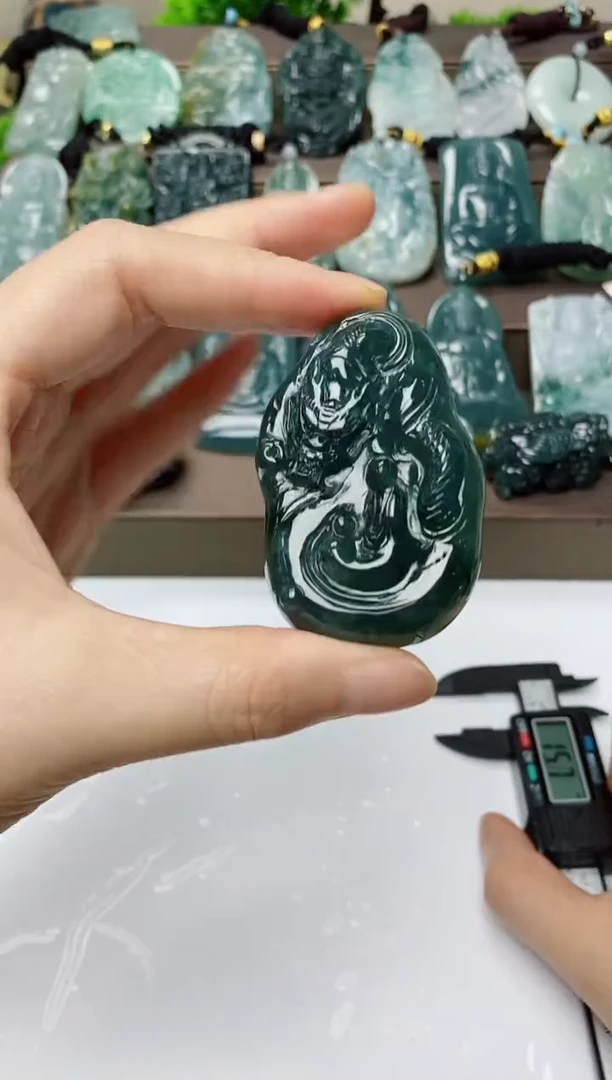 翡翠未镶嵌颈饰