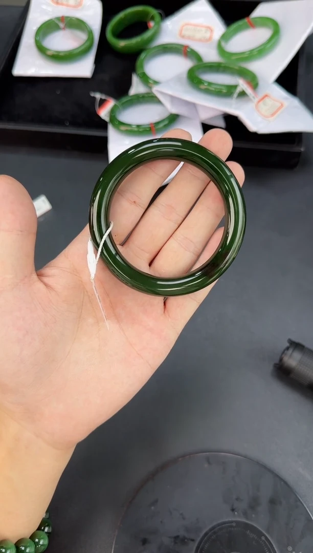 颈饰未镶嵌和田玉（碧玉）俄料圈口约59mm